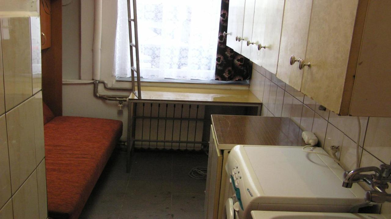 Apartament P3b Klimatyzacja ,netflix Kawalerka Mala Halczyna 9-2 Centrum 5 Przystankow Parkowanie Bezplatne Kraków